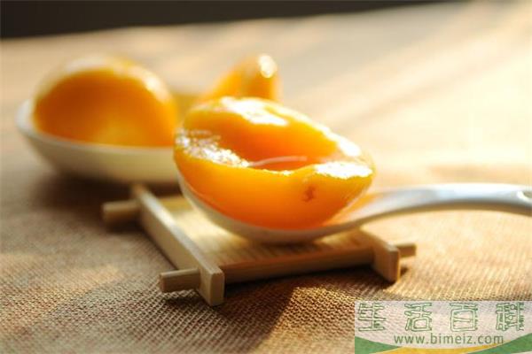 黄桃罐头怎么保存 黄桃罐头上面有白色泡沫可以吃吗