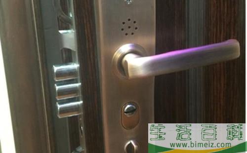 门锁难开用什么润滑【开锁小技巧】