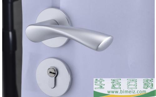 十字锁孔钥匙插不进去是什么原因，开锁妙招分享