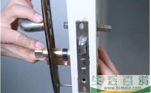 卫生间门把手能转但门打不开如何处理【详细介绍】