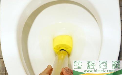 钥匙掉老式蹲便怎么捞-钥匙掉厕所解决方法