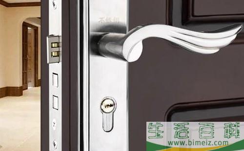 防盗门里面插了钥匙怎么打开-这些方法很管用
