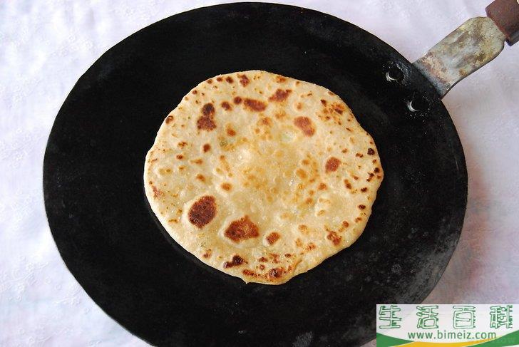 怎么制作Aloo Paratha（土豆馅饼）