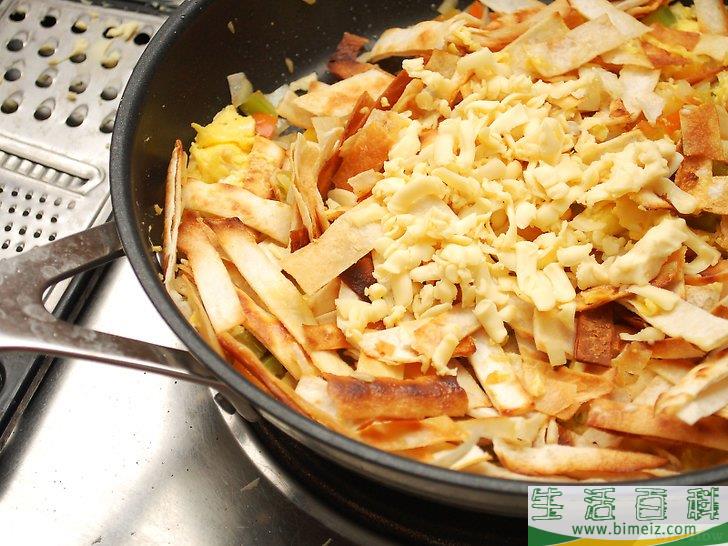 怎么做炸玉米蛋饼（Migas）